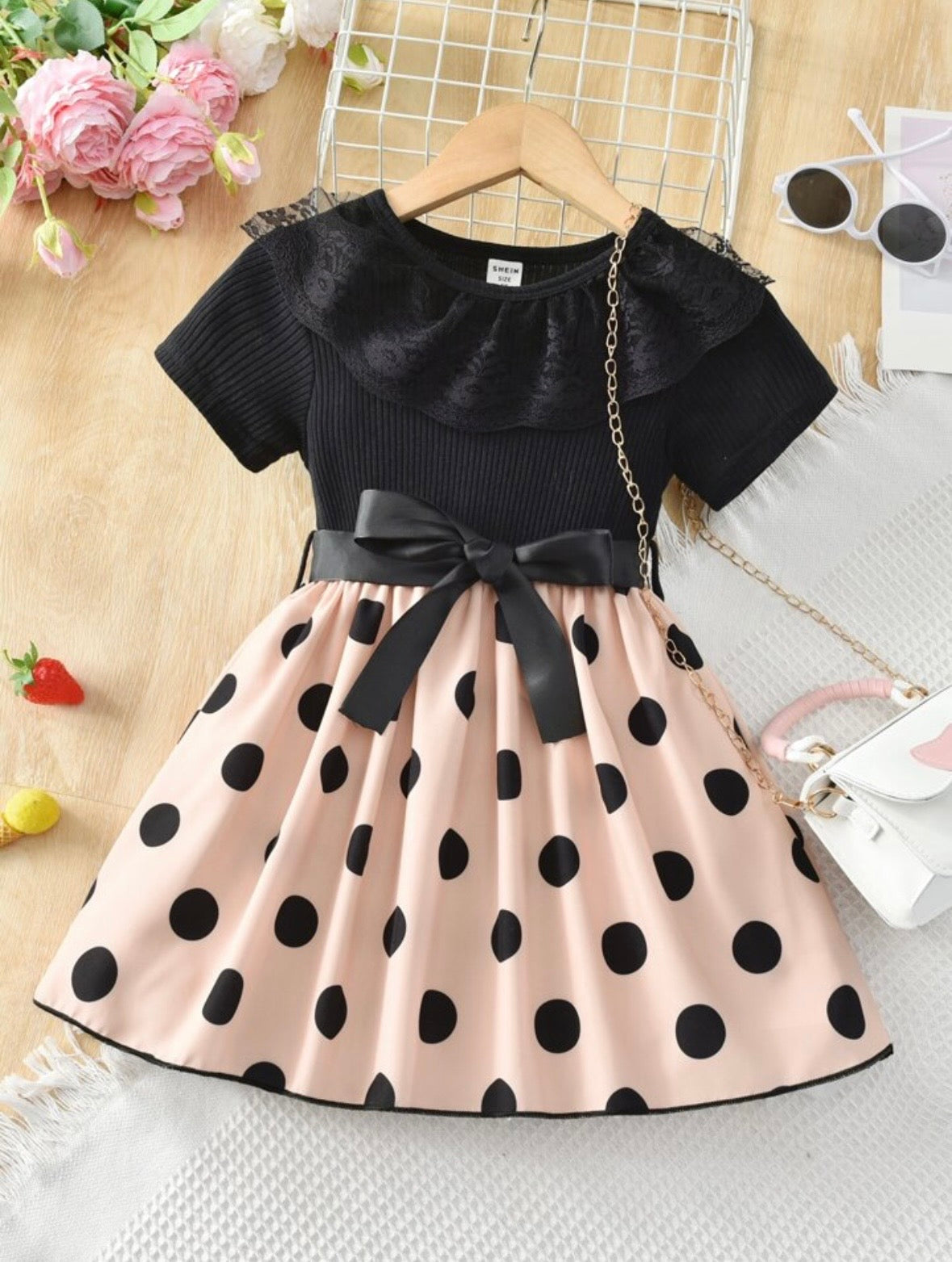 Vestido De Niña Joven Con Estampado De Lunares Y Detalles De Encaje Y Volantes