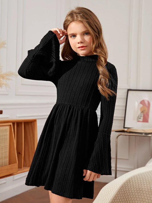 Vestido Tejido Negro Con Manga Acampanada Para Niña