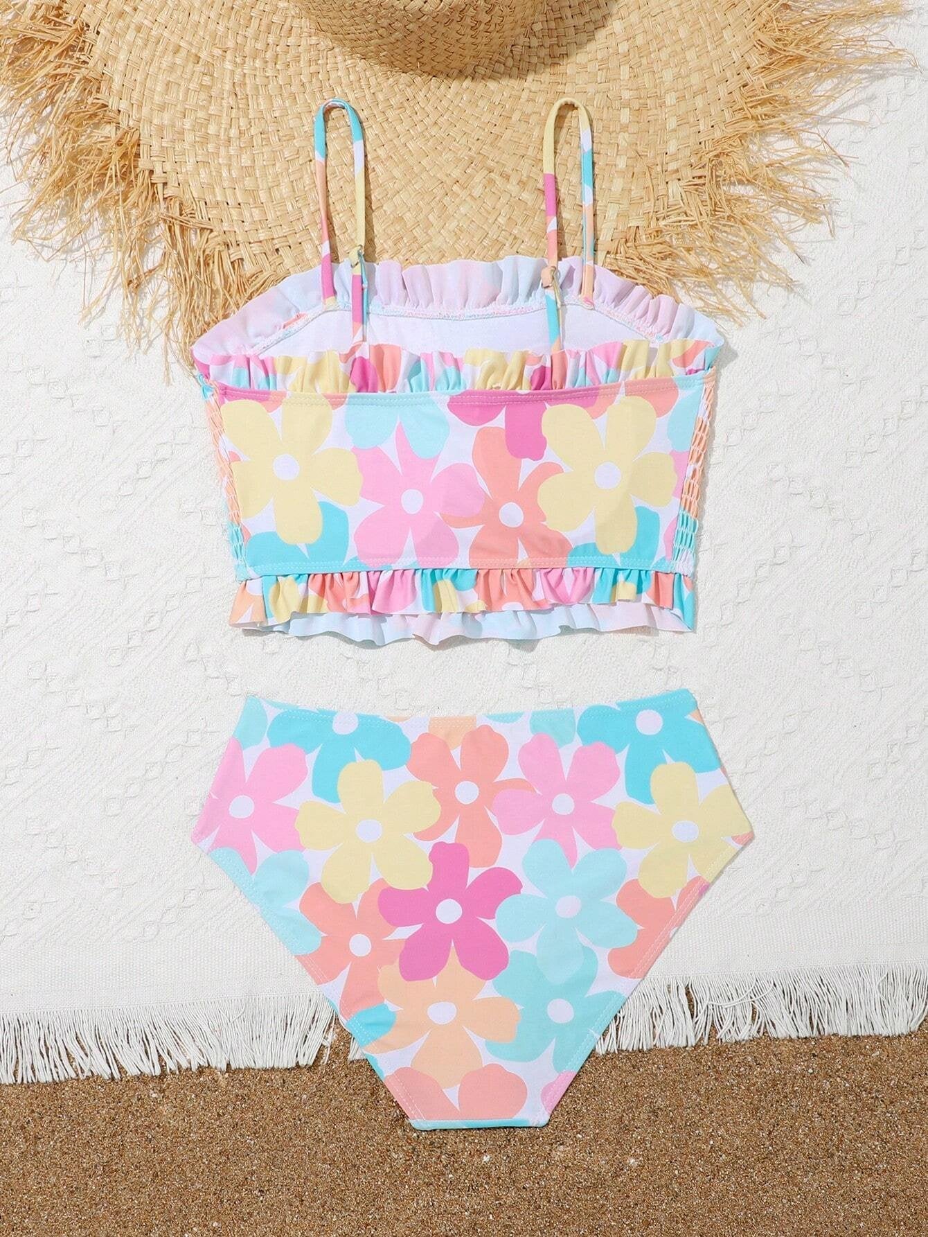 Vista trasera del bikini para niñas estampado floral con volantes y ajuste perfecto.