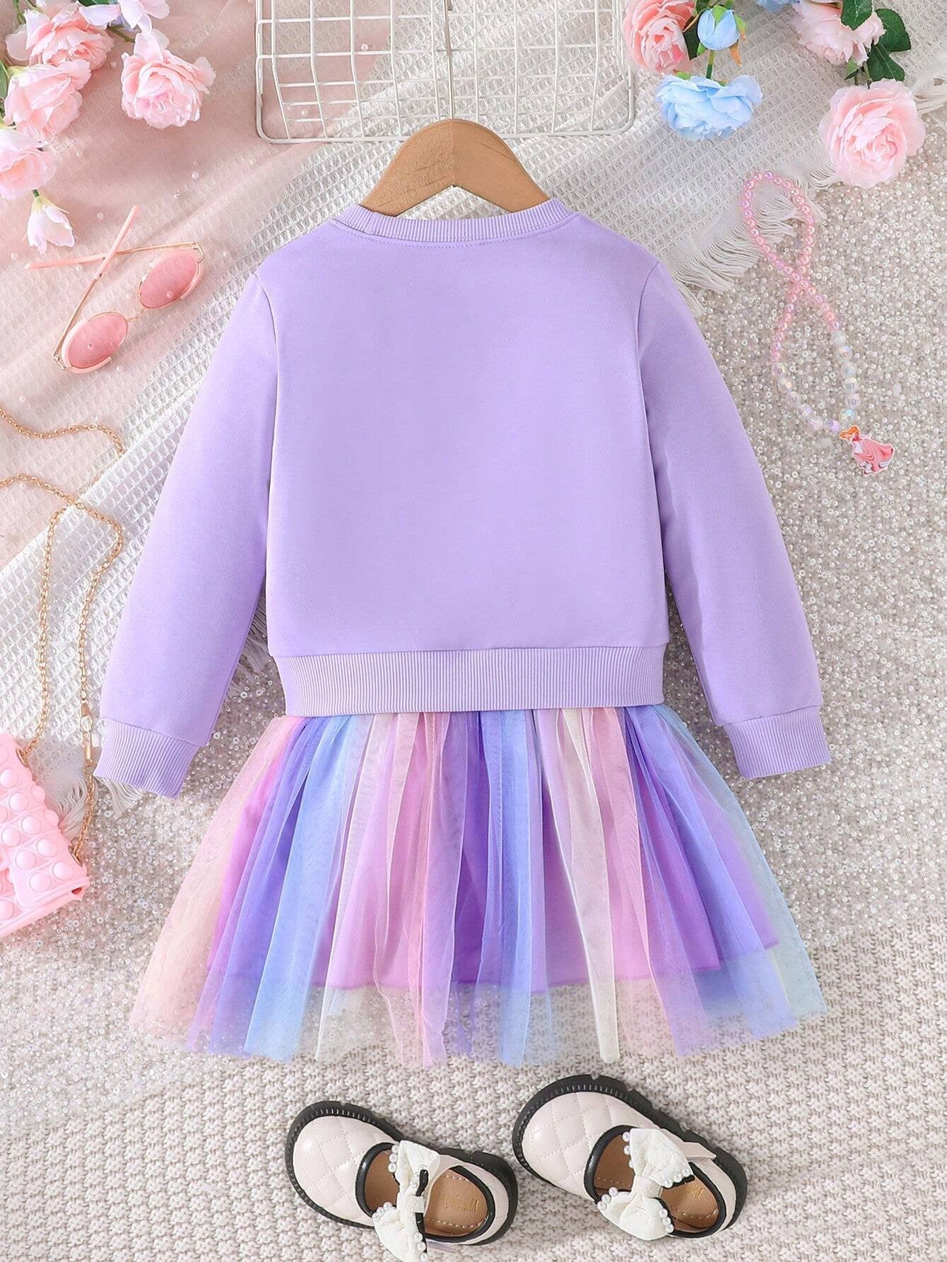 Vista posterior del vestido sudadera morado con falda de tul.