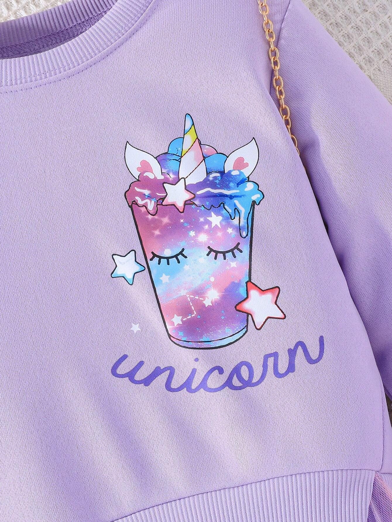 Primer plano del cuello redondo del vestido sudadera.