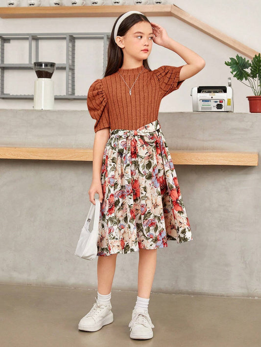 Imagen en conjunto: Niña modelando vestido elegante floral óxido marrón con accesorios para un look sofisticado.