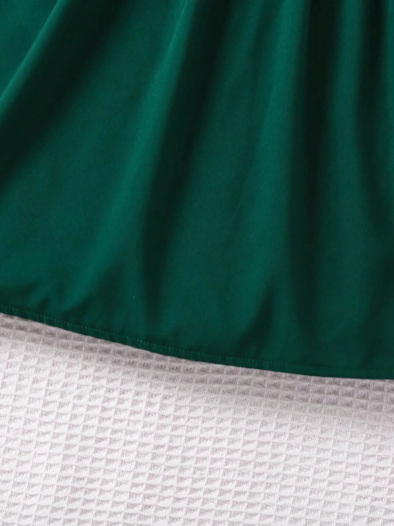 Vestido Verde Con Encaje Dorado Para Niña Elegante