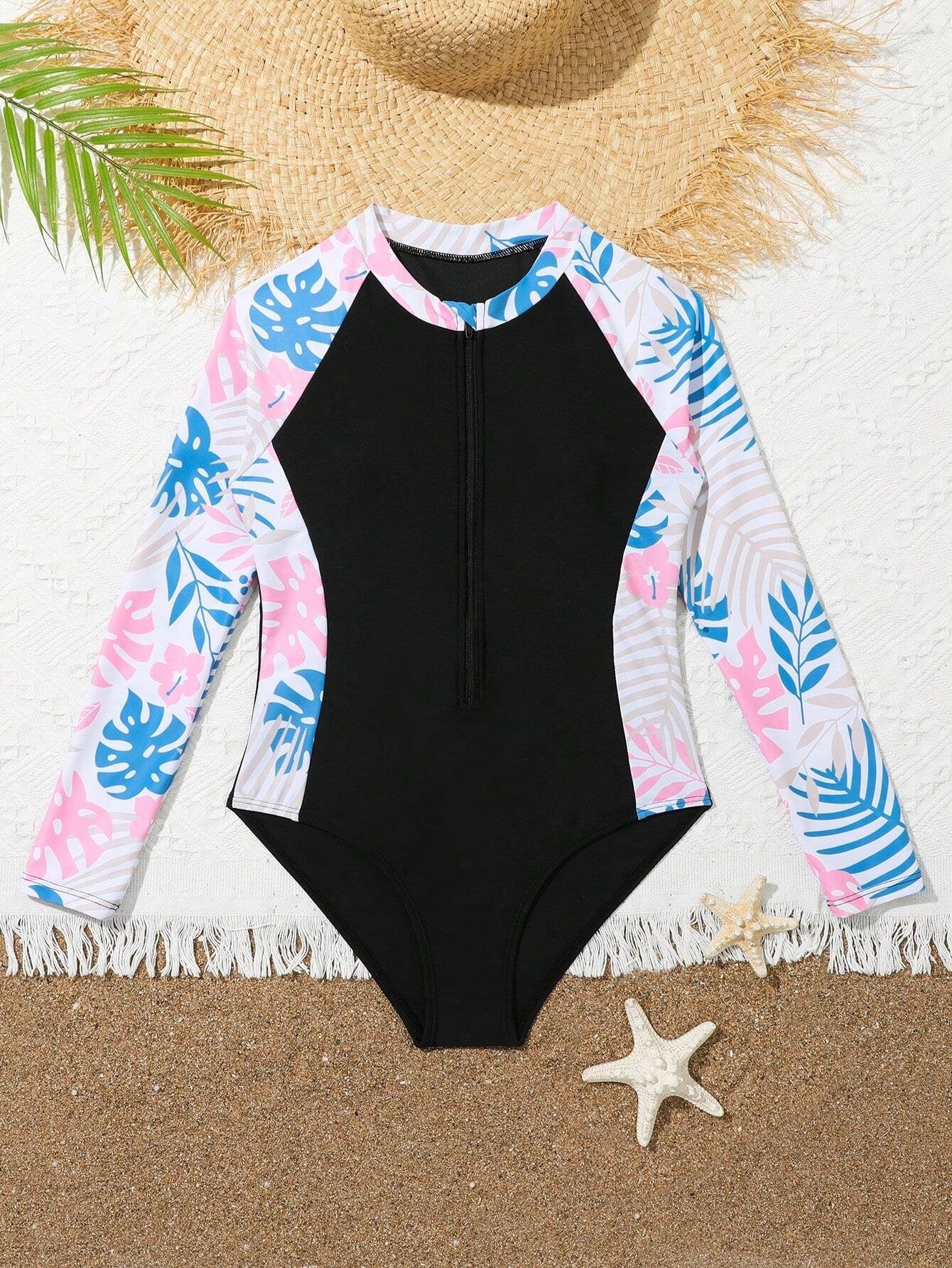 Imagen en detalle del traje de baño con cierre frontal.