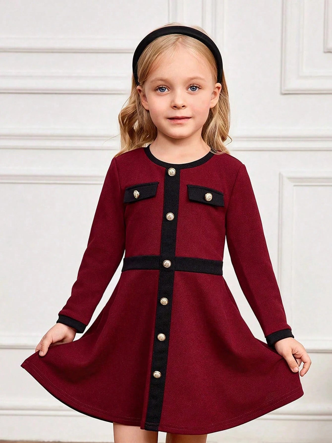 Vestido Rojo con Botones y Detalles en Negro para Niña