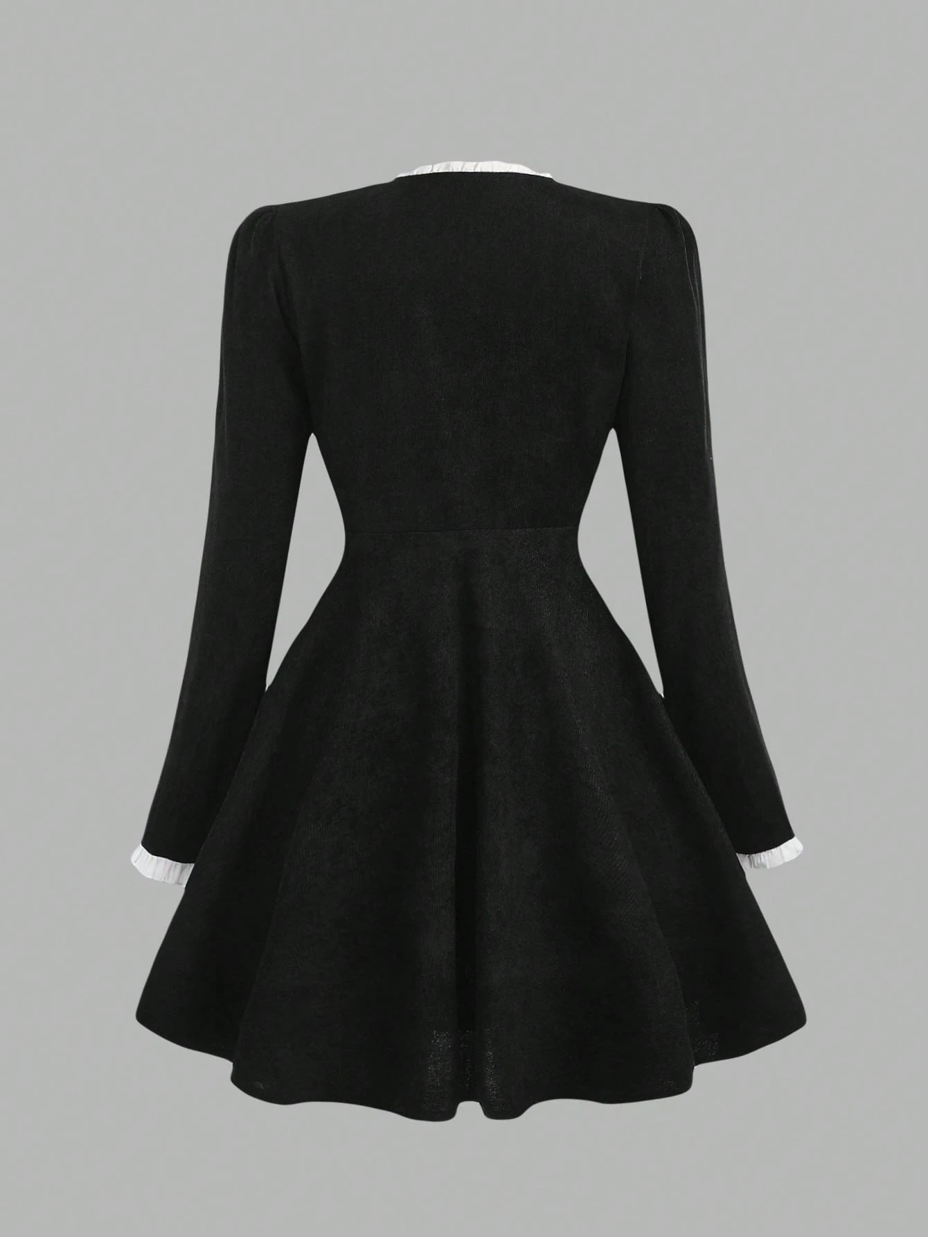 Vestido Negro Con Lazo Y Botones Decorativos Para Niña
