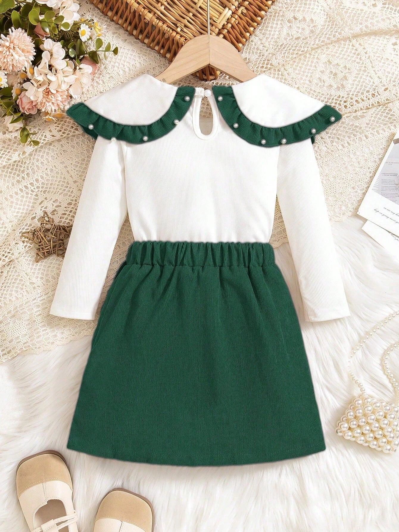 Conjunto con Blusa y Falda Verde con Volantes Para Niña