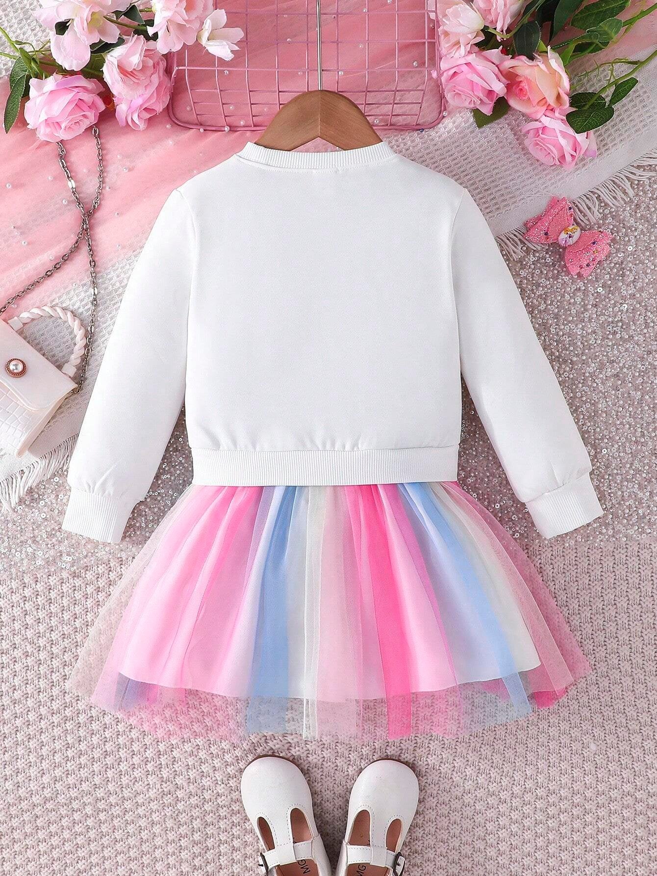 Vista trasera del vestido con sudadera para niñas en color blanco con falda de tul.