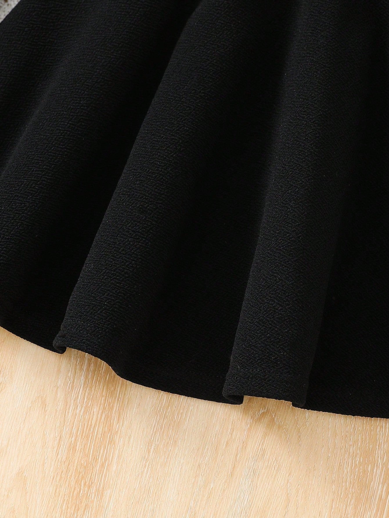 Vestido Negro Elegante Para Niña Con Mangas Largas Con Lunares