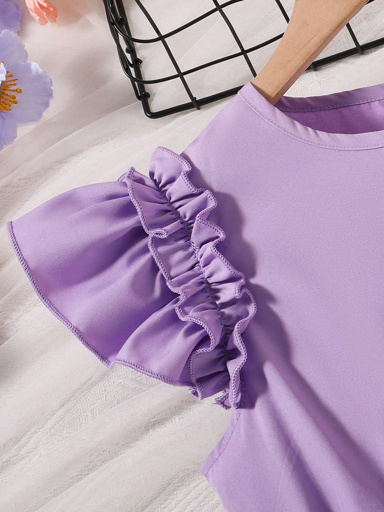 Vestido Lila Con Volantes Y Falda Floral Para Niña