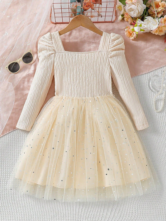 Vestido albaricoque con tul y lazo para niña, vista trasera con corte campana y tul decorado.