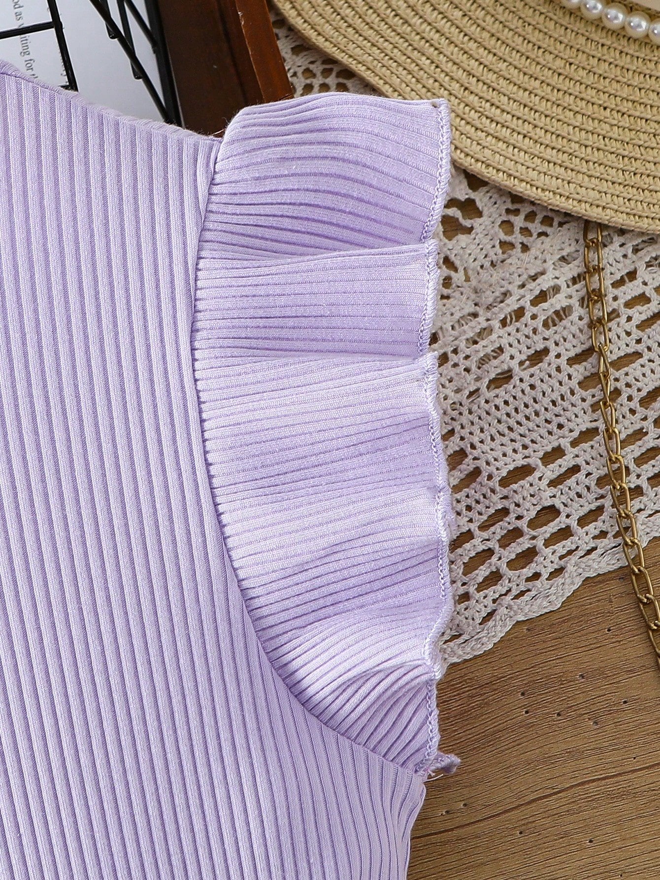 Vestido Morado Con Volantes Y Estampado Geométrico Para Niña