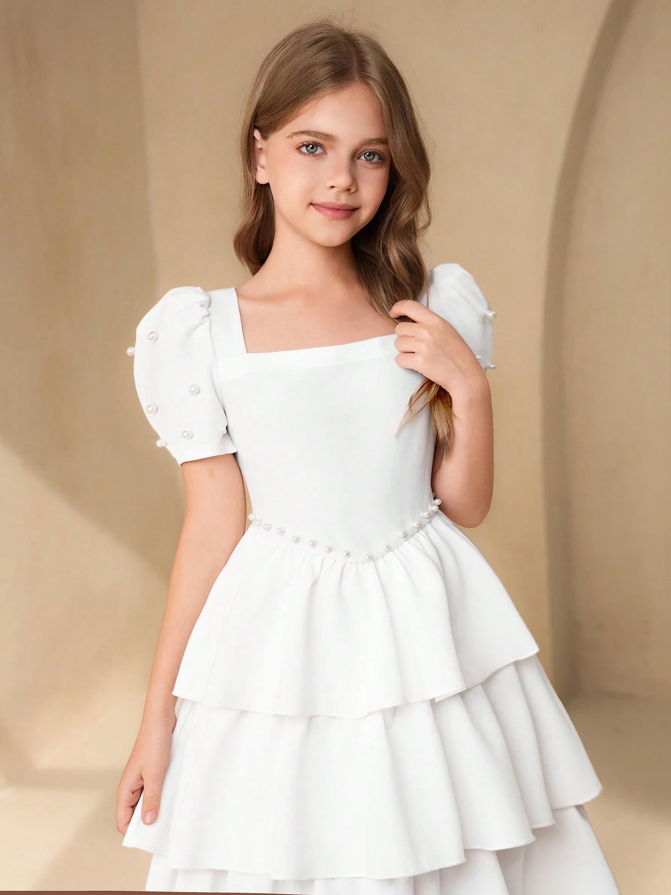 Vestido Blanco Con Volantes Y Perlas Para Niña