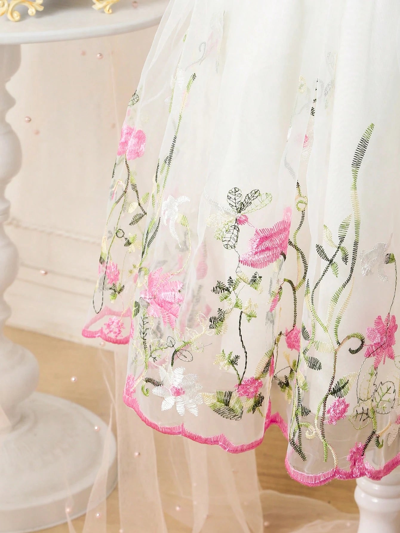 Vestido Blanco Bordado Con Lazo Rosa Para Niña