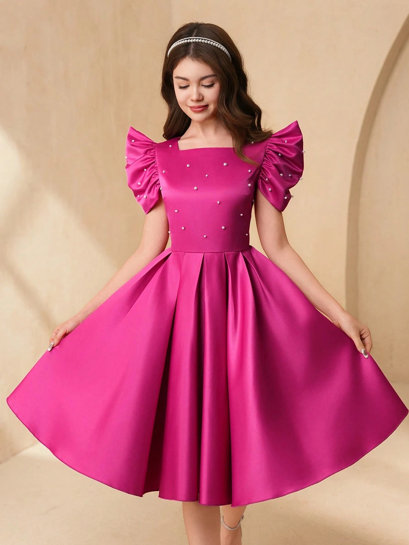 Vestido Rosa Fucsia Con Perlas Y Mangas Volante Para Niña
