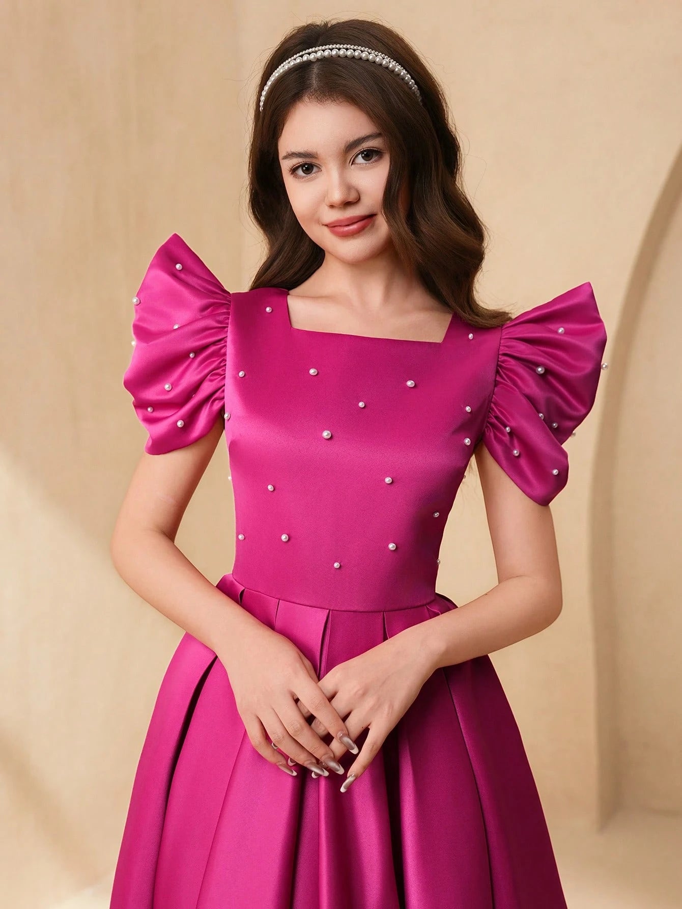 Vestido Rosa Fucsia Con Perlas Y Mangas Volante Para Niña