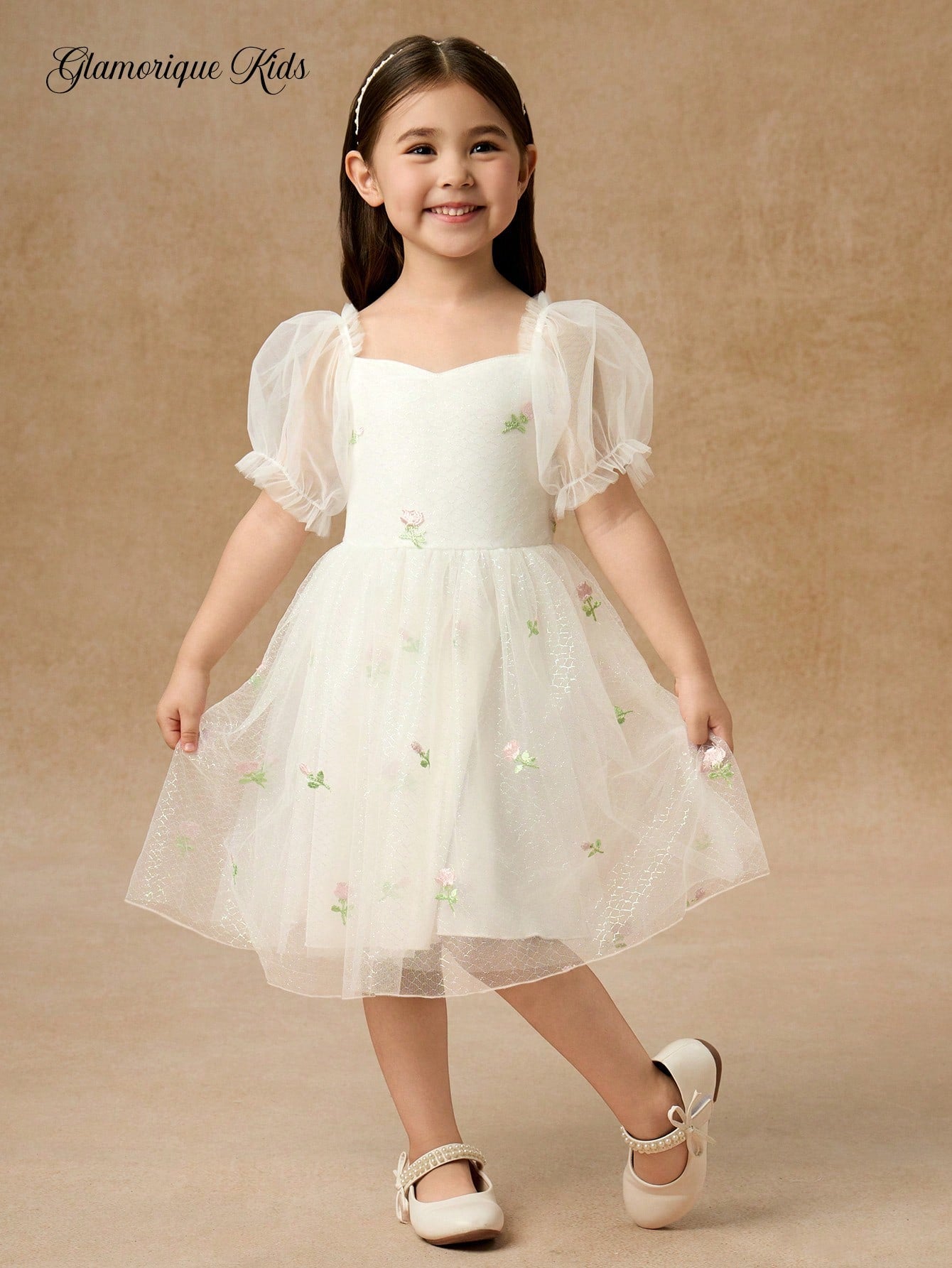 Vestido Blanco Con Flores Bordadas Para Niña