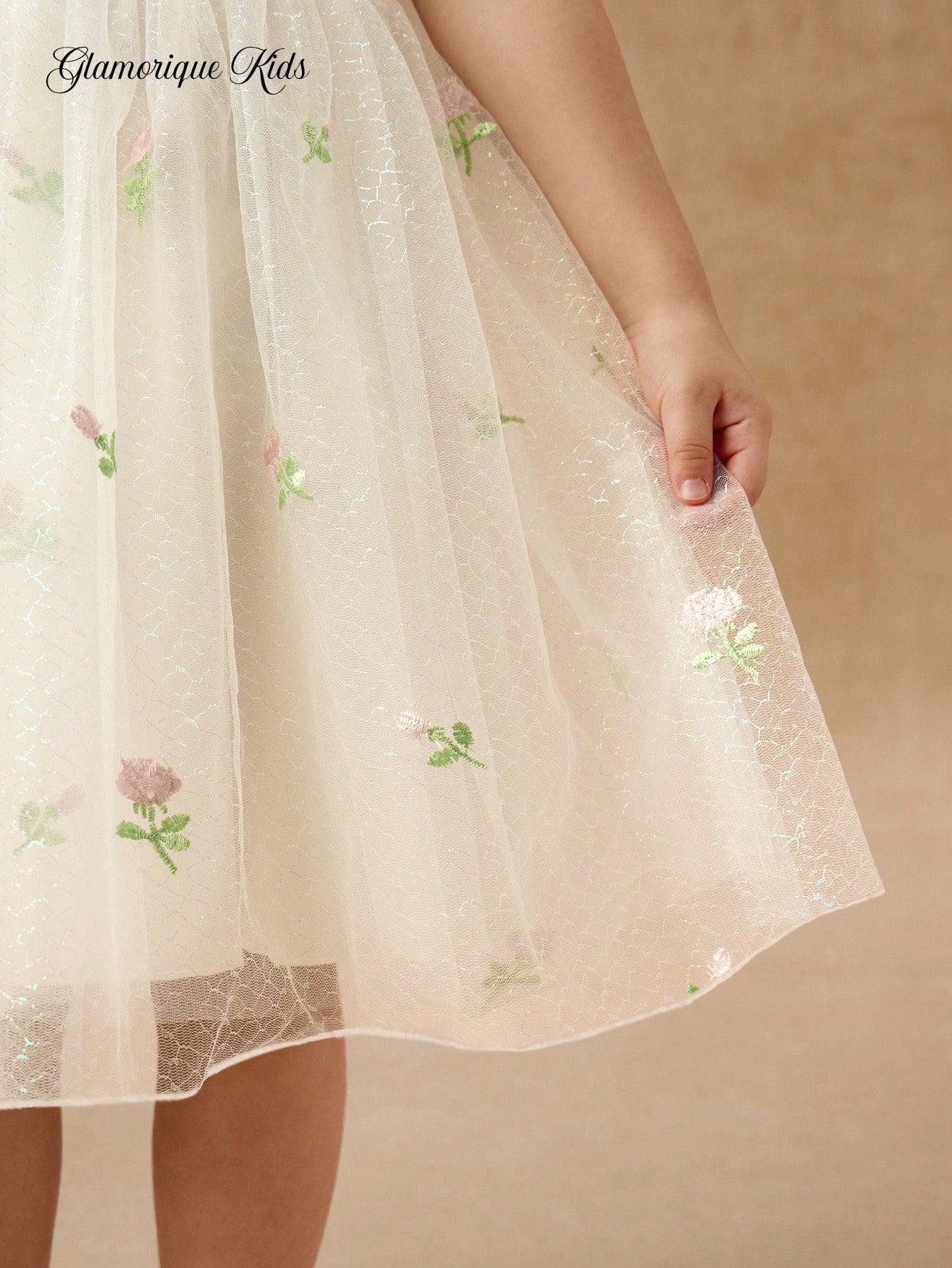 Vestido Blanco Con Flores Bordadas Para Niña