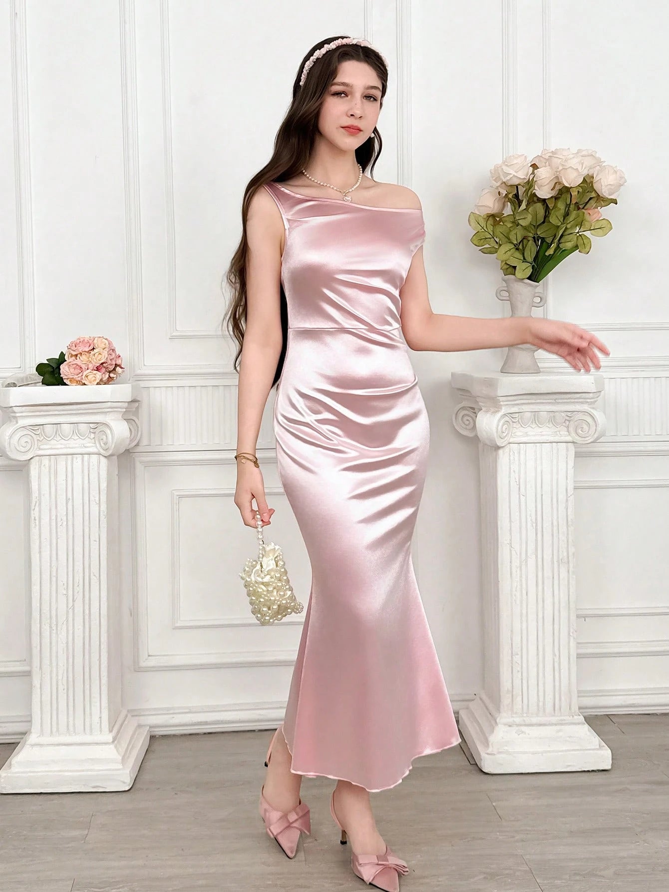 Vestido Rosa Satinado Con Cuello Asimétrico Para Adolescente