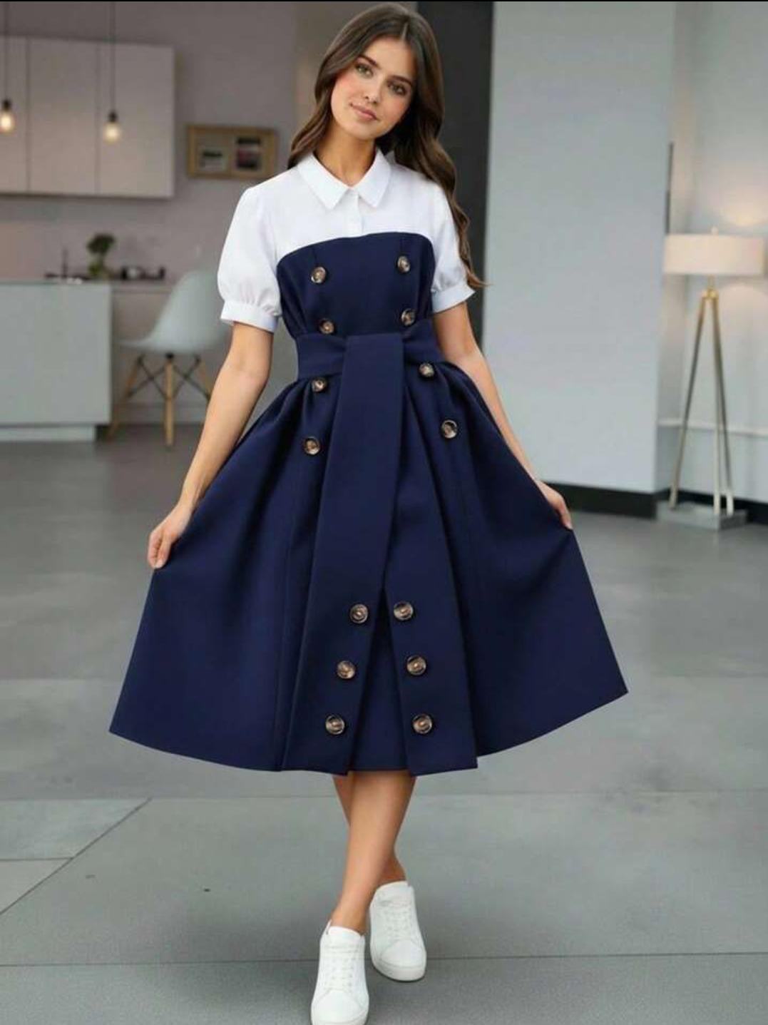Vestido polo de manga corta con cuello de unicolor y parches