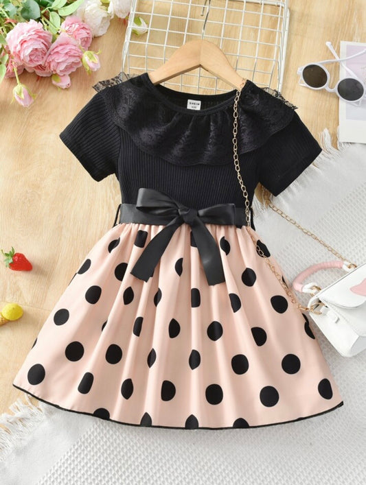 Vestido De Niña Joven Con Estampado De Lunares Y Detalles De Encaje Y Volantes