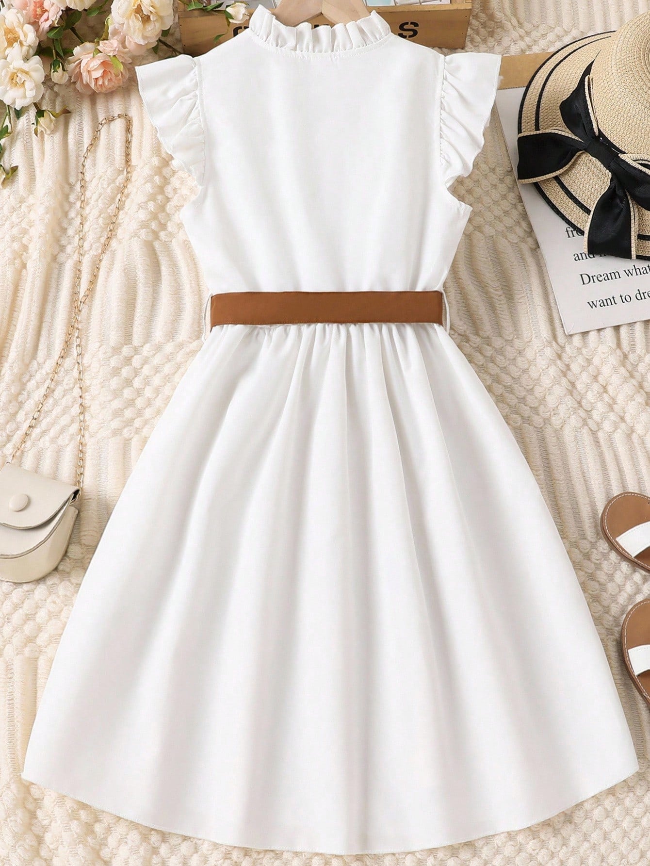 Vestido Blanco Con Cinturón Para Niña