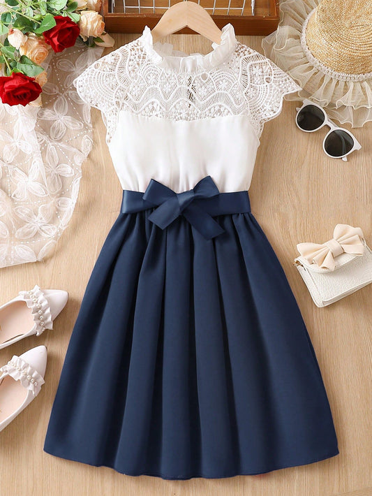 Vestido Azul Para Niña Con Encaje En Contraste