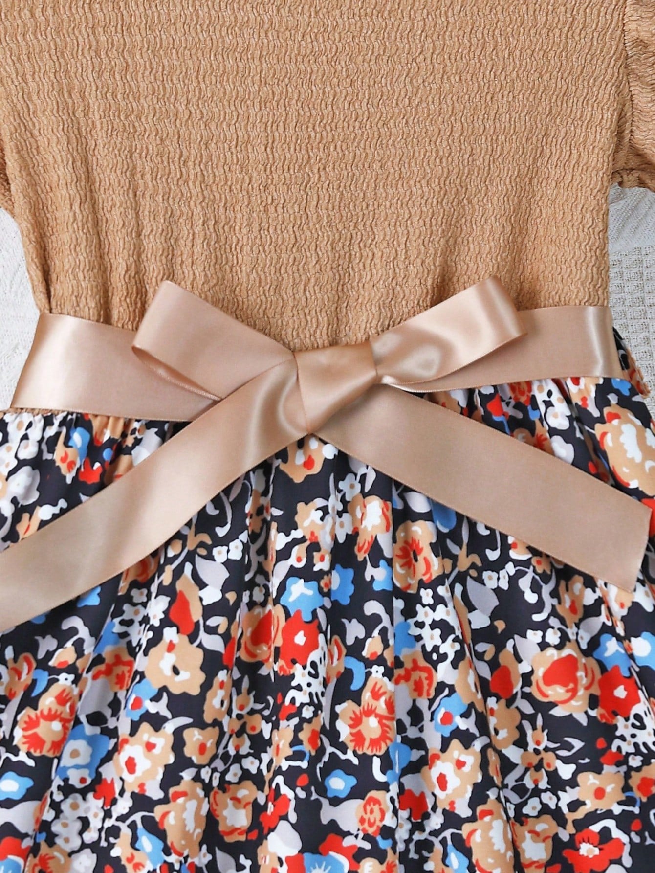 Vestido Caqui Floral Con Lazo Para Niña
