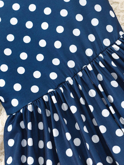Detalle del estampado de lunares del vestido midi azul para niñas, resaltando su tejido y acabado.