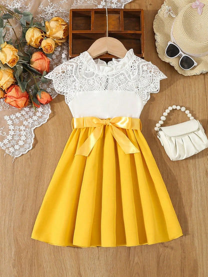 Vestido Amarillo Para Niña Con Encaje En Contraste