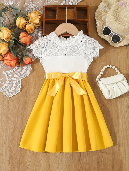 Vestido Amarillo Para Niña Con Encaje En Contraste