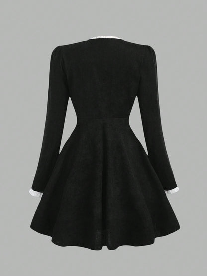 Vestido Negro Con Lazo Y Botones Decorativos Para Niña