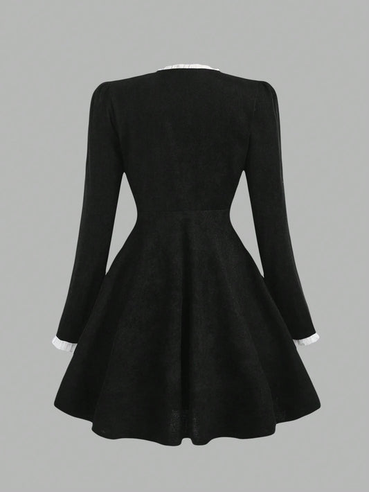 Vestido Negro Con Lazo Y Botones Decorativos Para Niña
