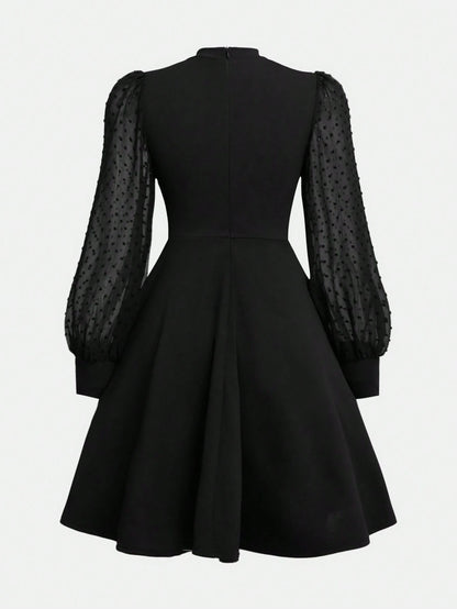 Vestido Negro Con Mangas De Gasa Y Botones Dorados Para Niña