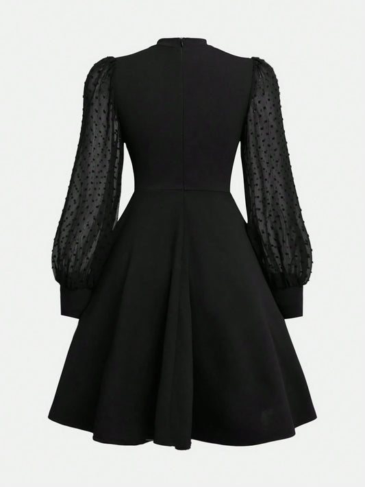 Vestido Negro Con Mangas De Gasa Y Botones Dorados Para Niña