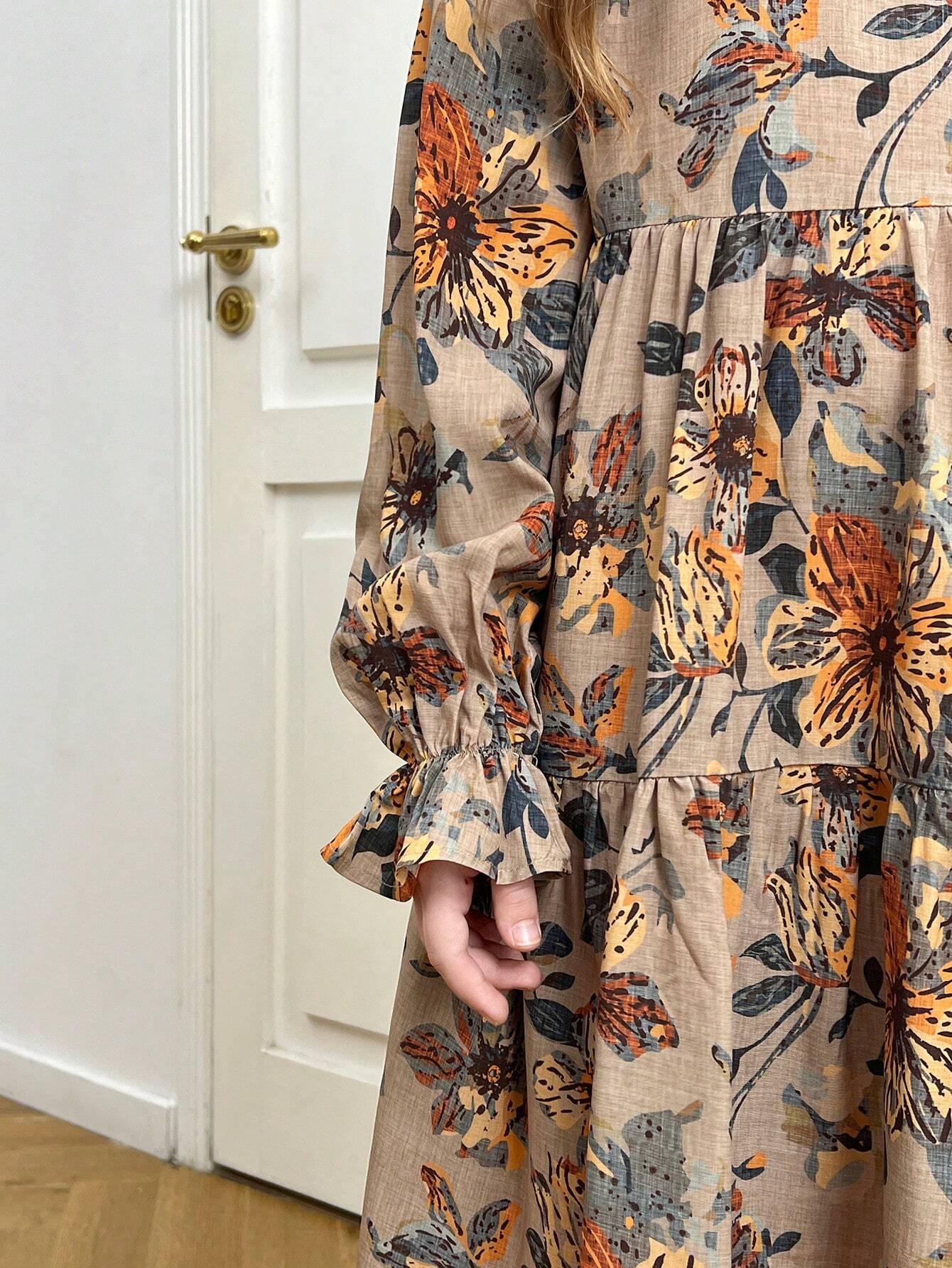 Vestido Caqui Floral Con Mangas De Campana Para Niña