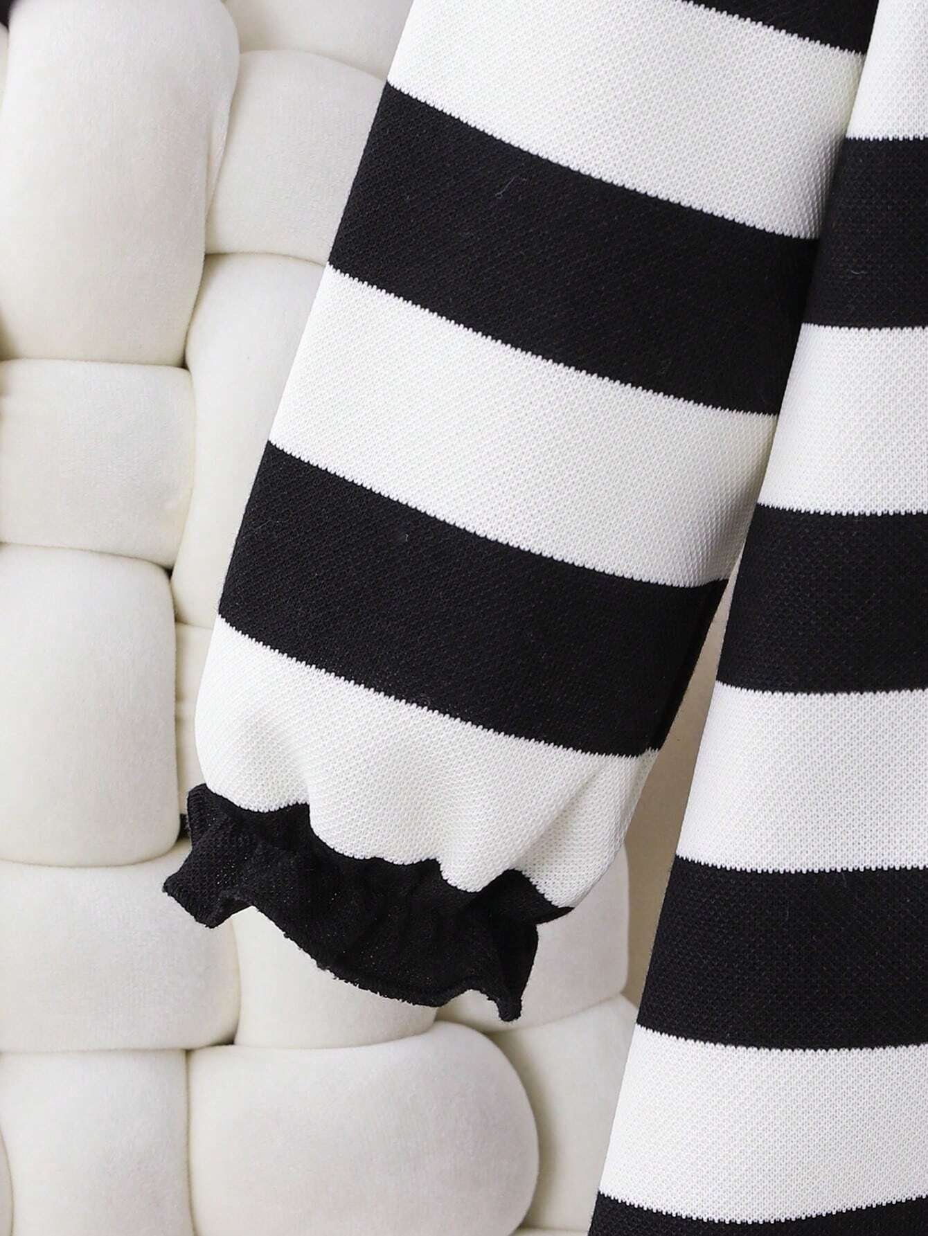 Vestido A Rayas Blanco Y Negro Con Moño Elegante Para Niña