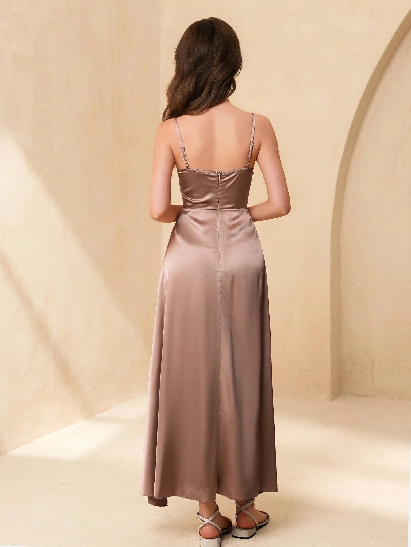 Vestido Champán Asimétrico Con Tirantes Finos Para Niña