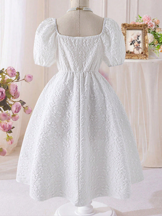 Vestido Blanco Texturizado Con Lazo Grande Para Niña