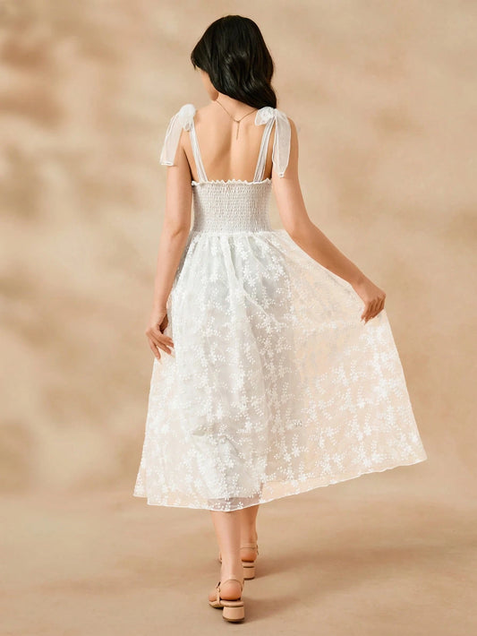 Vestido Blanco Midi Con Bordado Elegante Para Niña