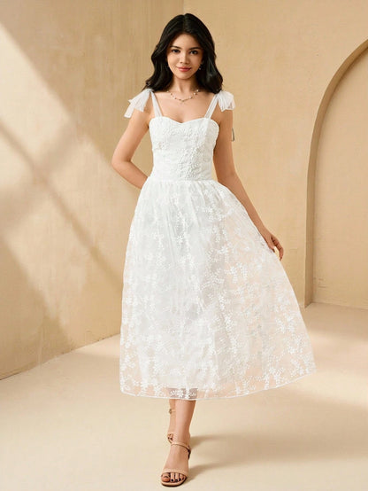 Vestido Blanco Midi Con Bordado Elegante Para Niña