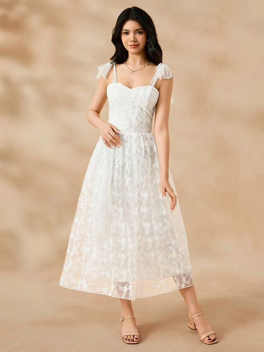 Vestido Blanco Midi Con Bordado Elegante Para Niña