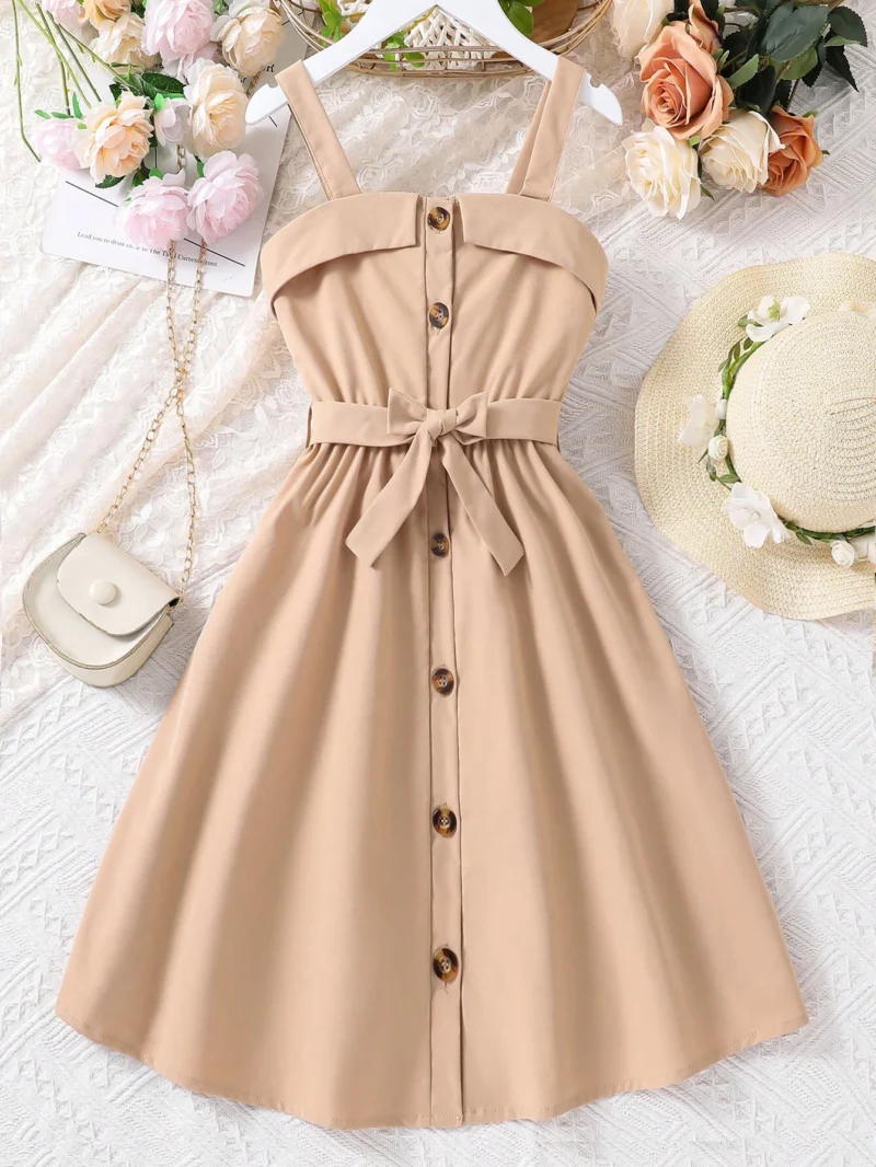 Vestido Beige Para Niña Con Tirantes Y Botones