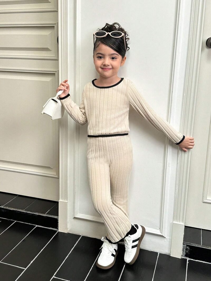 Conjunto Beige Acanalado Para Niña - Imagen 4