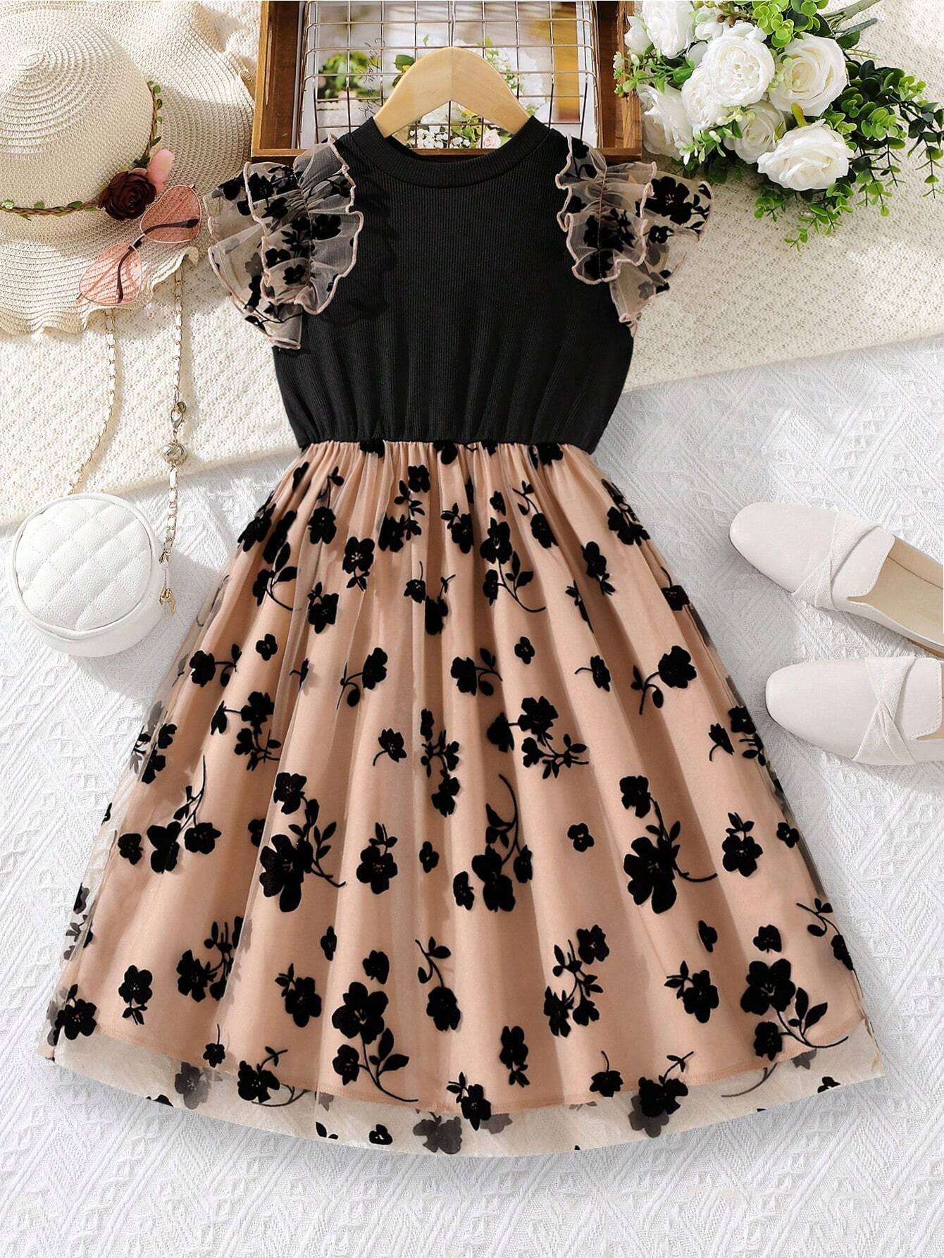 Vestido línea A para niñas con falda de tul y volantes en gasa, ideal para eventos especiales.