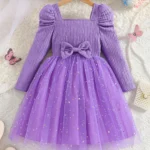 Vestido morado con tul y lazo para niña, vista frontal con falda brillante y mangas farol.
