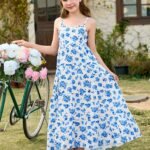 Vestido largo azul floral con abertura para niña, vista frontal mostrando tirantes finos y falda amplia.