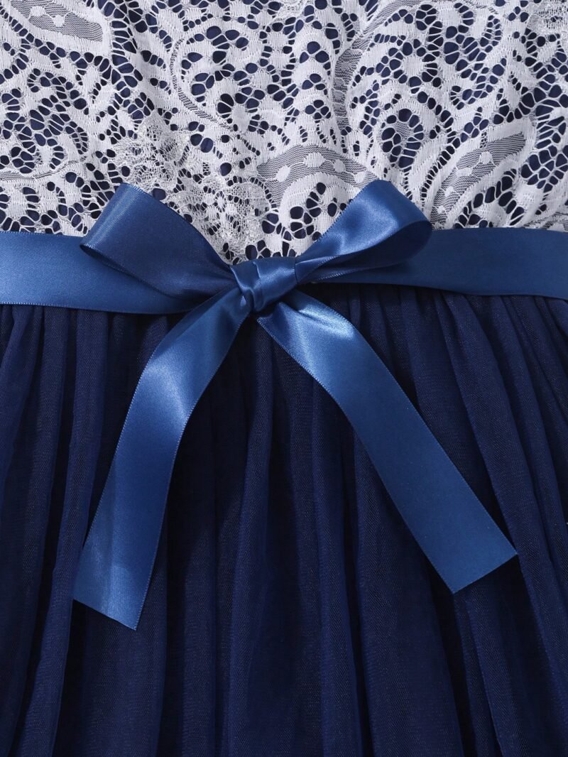 Vestido elegante azul marino para niña con encaje y falda de tul, ideal para ocasiones especiales.