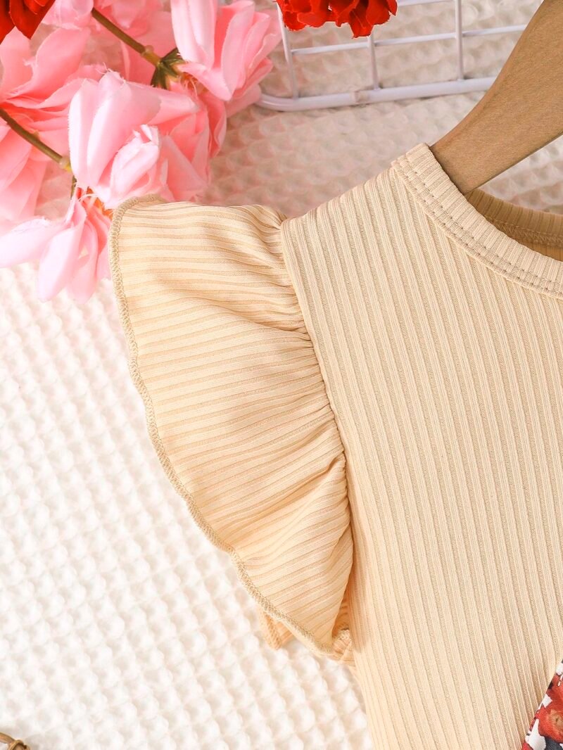 Vestido Beige Con Volantes Y Falda Floral Para Niña - Imagen 3