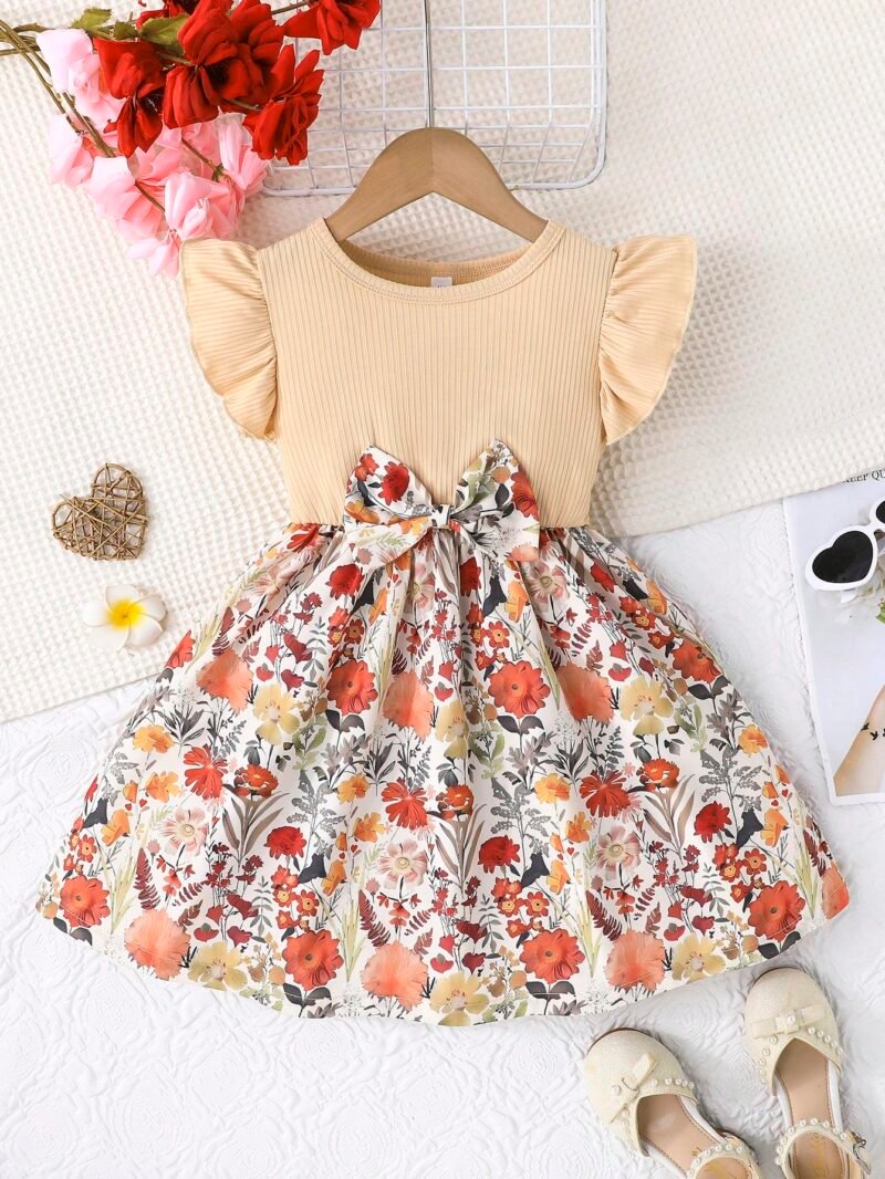 Vestido Beige Con Volantes Y Falda Floral Para Niña